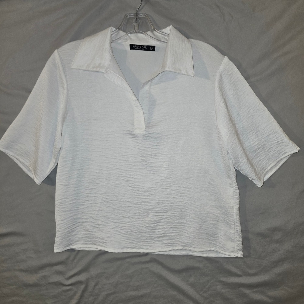 Nasty Gal Top Size 0 Women White Crinkle Satin Polo V-Neck Short Sleeve Blouse